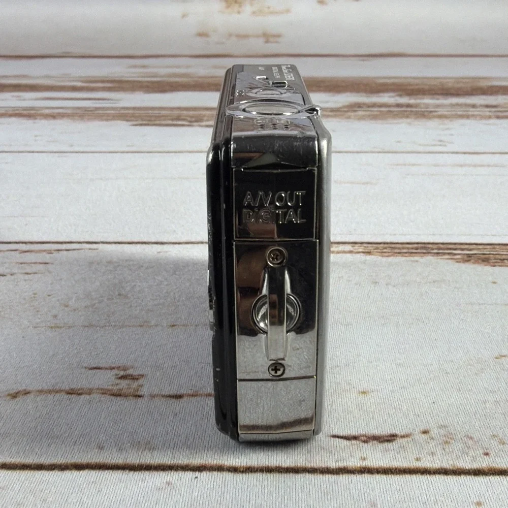 Canon PowerShot SD630 Digital ELPH 6.0MP Camera Parts Only Won't Power On